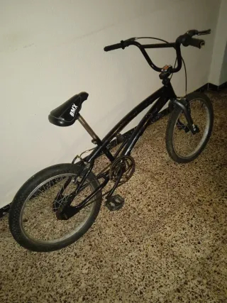 Bicicleta BMX Negra