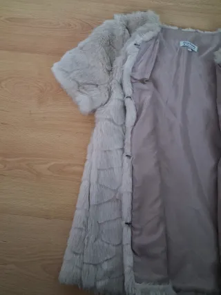 Chaleco pelo beige manga corta