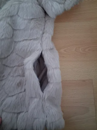 Chaleco pelo beige manga corta