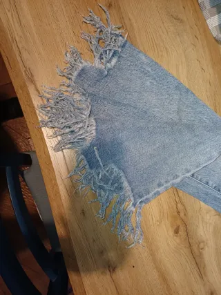 Jeans elasticizzati a zampa con frange