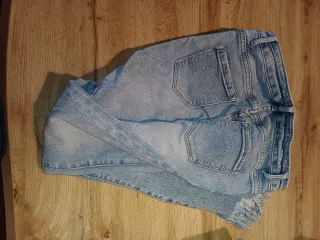 Jeans elasticizzati a zampa con frange