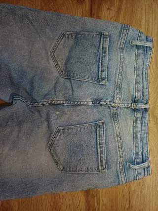 Jeans elasticizzati a zampa con frange