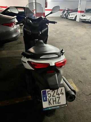 Yamaha X-MAX Maxi Scooter Automática