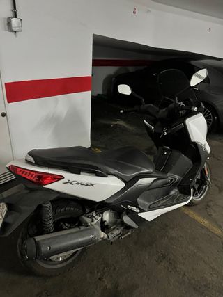 Yamaha X-MAX Maxi Scooter Automática