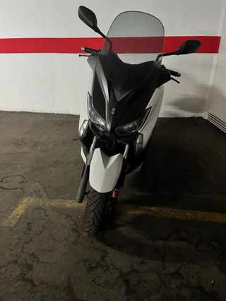 Yamaha X-MAX Maxi Scooter Automática