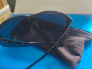 Gafas de sol, patilla ancha protección lateral.