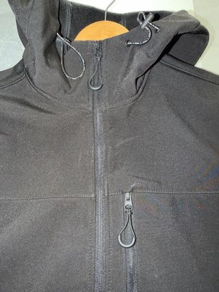 Chaqueta Zara Softshell Negra con Capucha