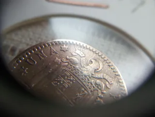 Error peseta repinte o incusa.