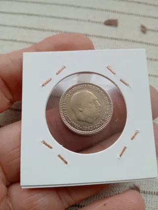 Error peseta repinte o incusa.