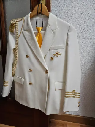 Traje comunión blanco y dorado