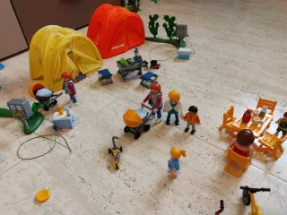 Playmobil Camping con Piscina y Vehículos