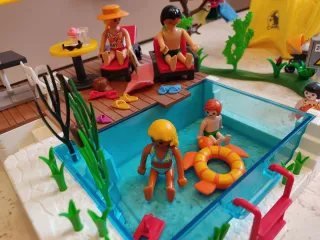 Playmobil Camping con Piscina y Vehículos