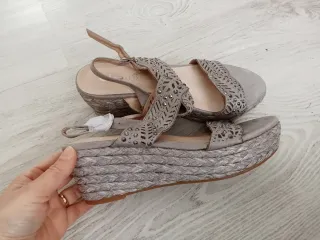 Sandalias Plataforma gris y Plateadas