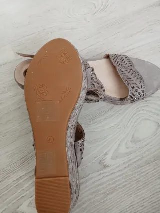 Sandalias Plataforma gris y Plateadas