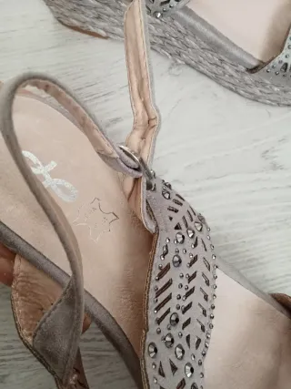 Sandalias Plataforma gris y Plateadas