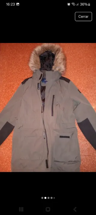 Parka Kiabi verde con capucha