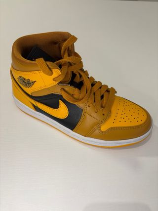 Nike WMNS Air Jordan 1 MID - TAXI  BQ6472-700.