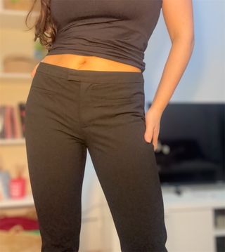 Clásico pantalón negro de pinzas - Zara M