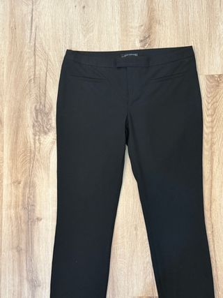 Clásico pantalón negro de pinzas - Zara M
