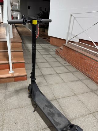 Patinete eléctrico negro