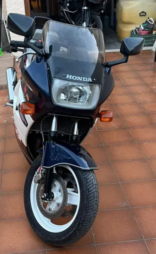 Honda VFR750 V4