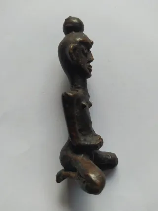 Figura metálica antigua