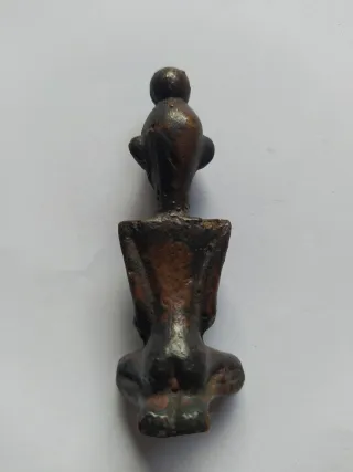 Figura metálica antigua