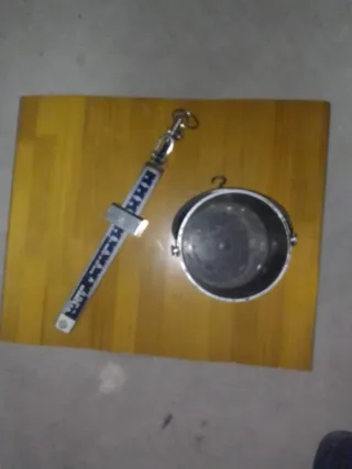 Balanza de peso con cubo