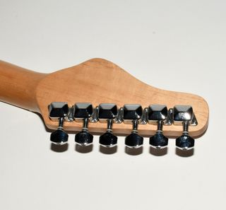 Guitarra Behringer tipo Stratocaster