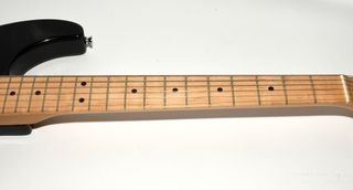 Guitarra Behringer tipo Stratocaster