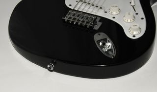 Guitarra Behringer tipo Stratocaster