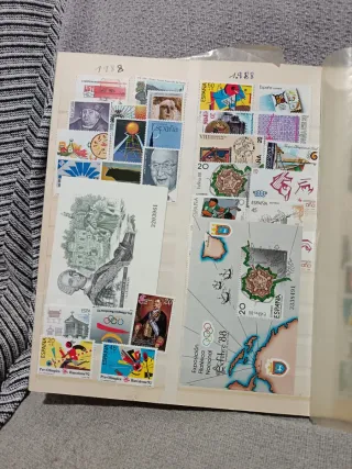 Álbum de sellos antiguo