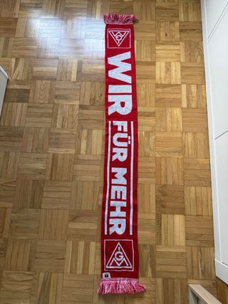 Bufanda roja y blanca