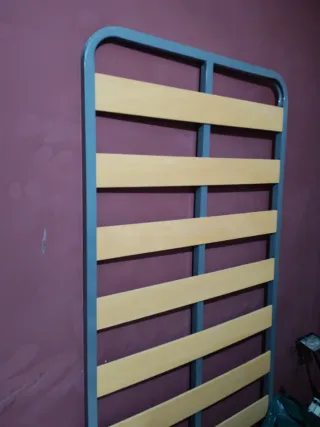 Cama doble y escritorio