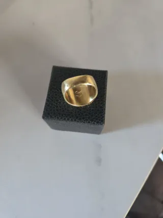 Anillo con sello dieciocho kilates Peso 12,57