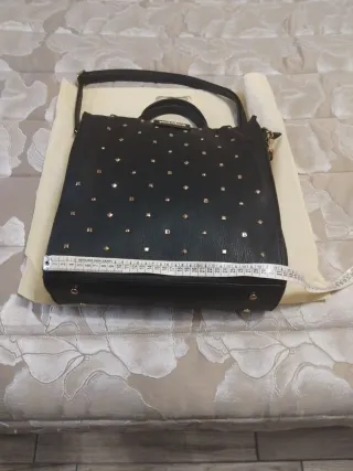 Borsa Laura Biagiotti nera con borchie