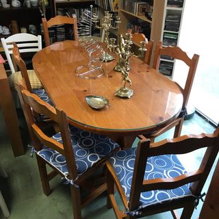 Mesa de pino con 6 sillas