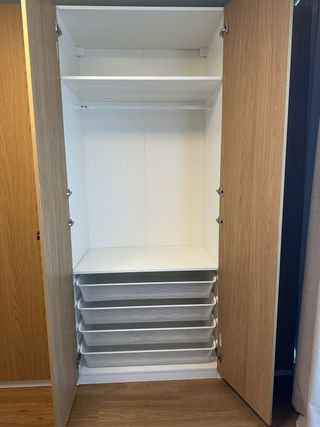 Armario de madera color beige/marrón