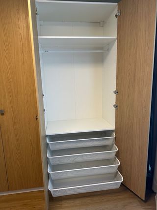 Armario de madera color beige/marrón