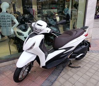 Piaggio Beverly 300 Maxi Scooter