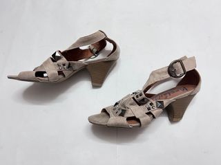 Zapatos Pitillos y Mustang Talla 39