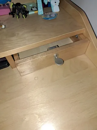 Mesa de escritorio de madera