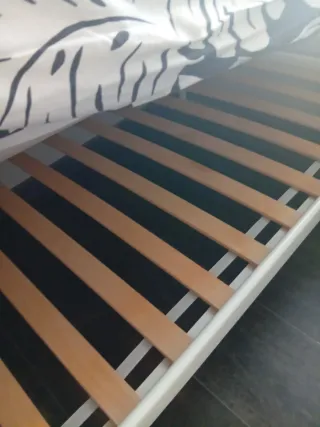 Estructura de cama diván metálica con somie