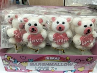 Se venden tartas para san Valentín, cestas, osos