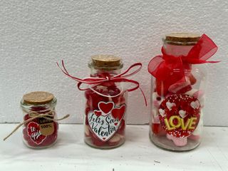 Se venden tartas para san Valentín, cestas, osos