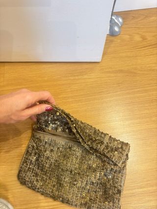 Bolso piel y pedrería oro viejo/bronce