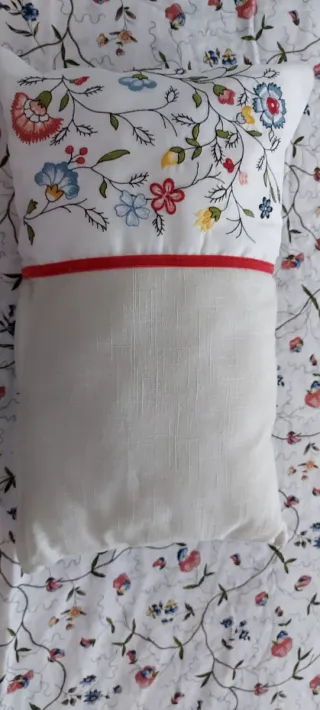 Cojines decorativos florales Ikea