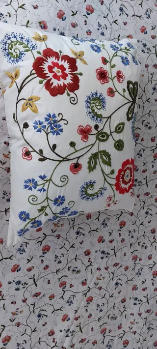 Cojines decorativos florales Ikea