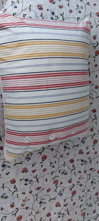 Cojines decorativos florales Ikea