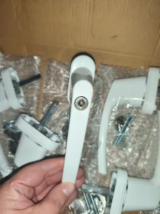 Manetas de ventana con llave (8 unidades)